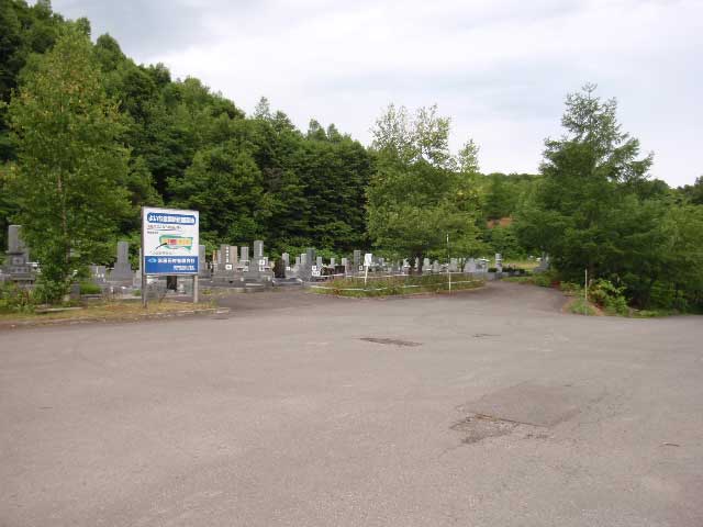 霊園の右側が土葬区画です。